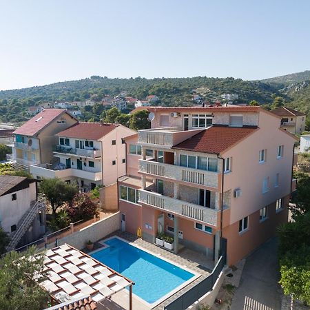 Apartments Villa Monique ロゴズニッツァ エクステリア 写真