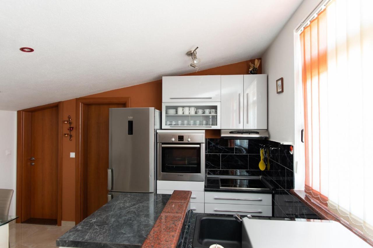 Apartments Villa Monique ロゴズニッツァ エクステリア 写真