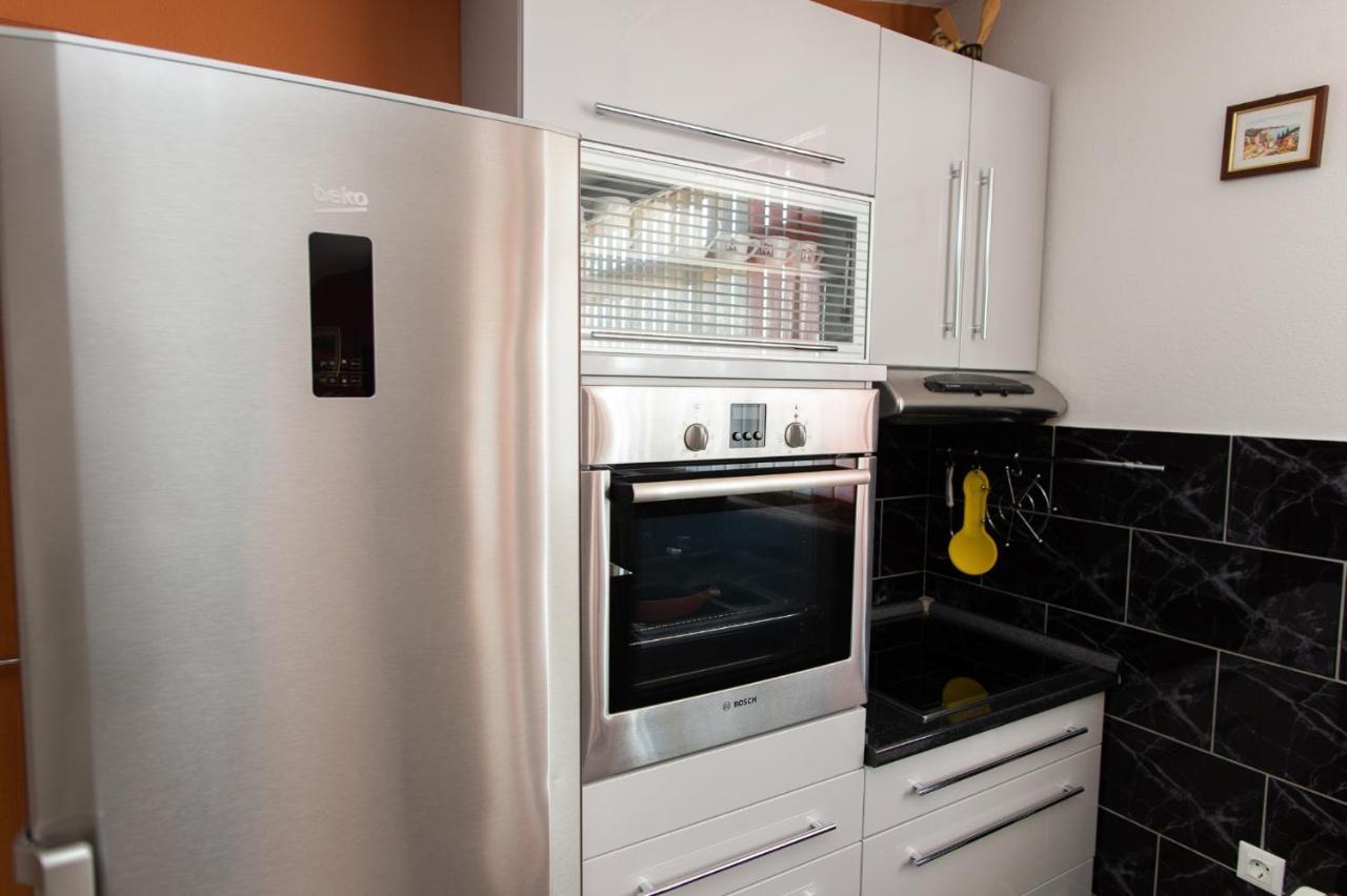Apartments Villa Monique ロゴズニッツァ エクステリア 写真