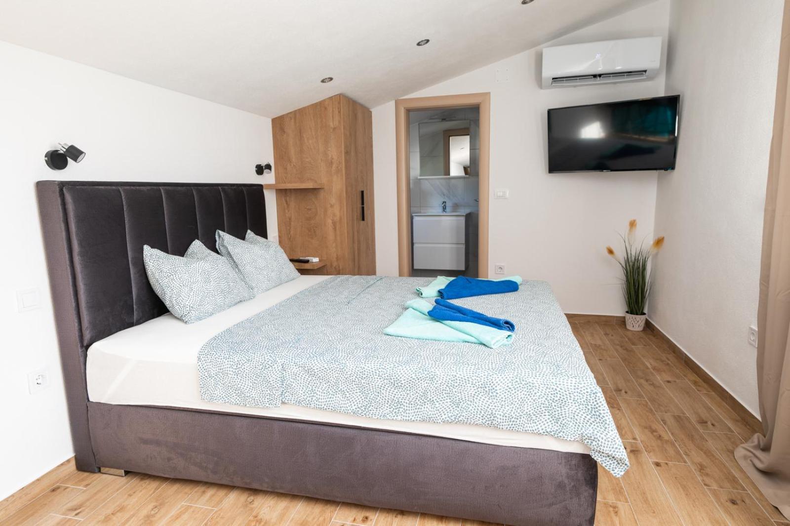 Apartments Villa Monique ロゴズニッツァ エクステリア 写真