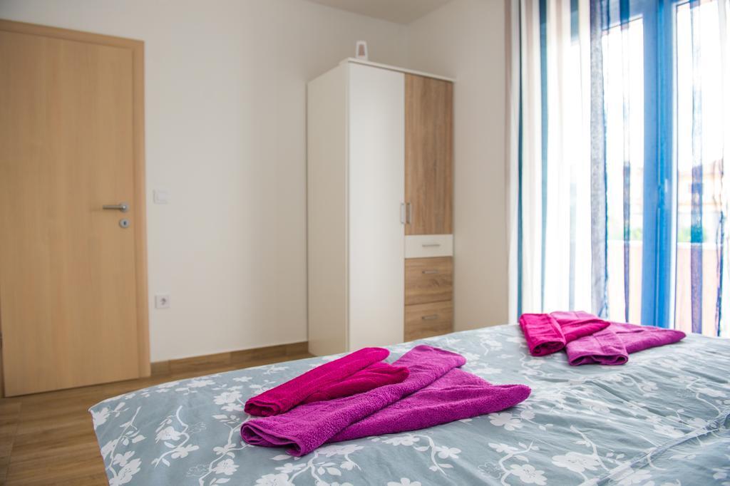 Apartments Villa Monique ロゴズニッツァ エクステリア 写真