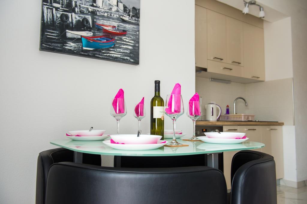 Apartments Villa Monique ロゴズニッツァ エクステリア 写真